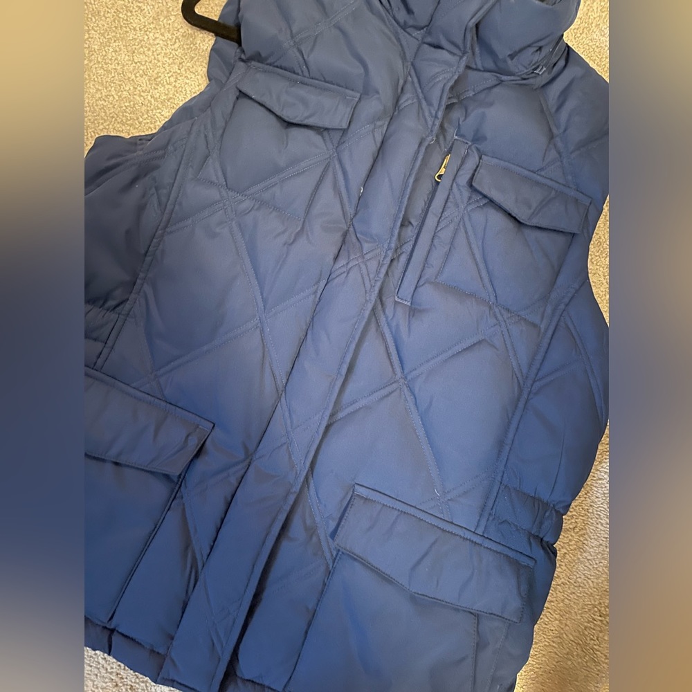 Land’s End Puffer Vest - Picture 3 of 7
